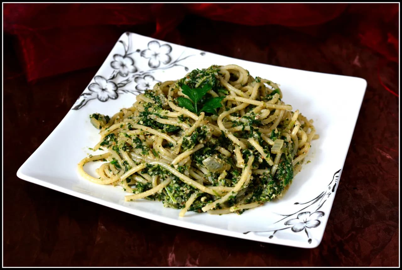 Pyszne spaghetti szpinakowe - proste przepisy na wyjątkowe dania