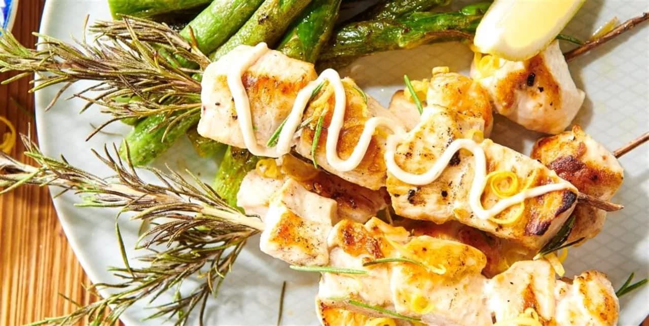 Jak przygotować patyczki do szaszłyków, aby uniknąć ich spalenia