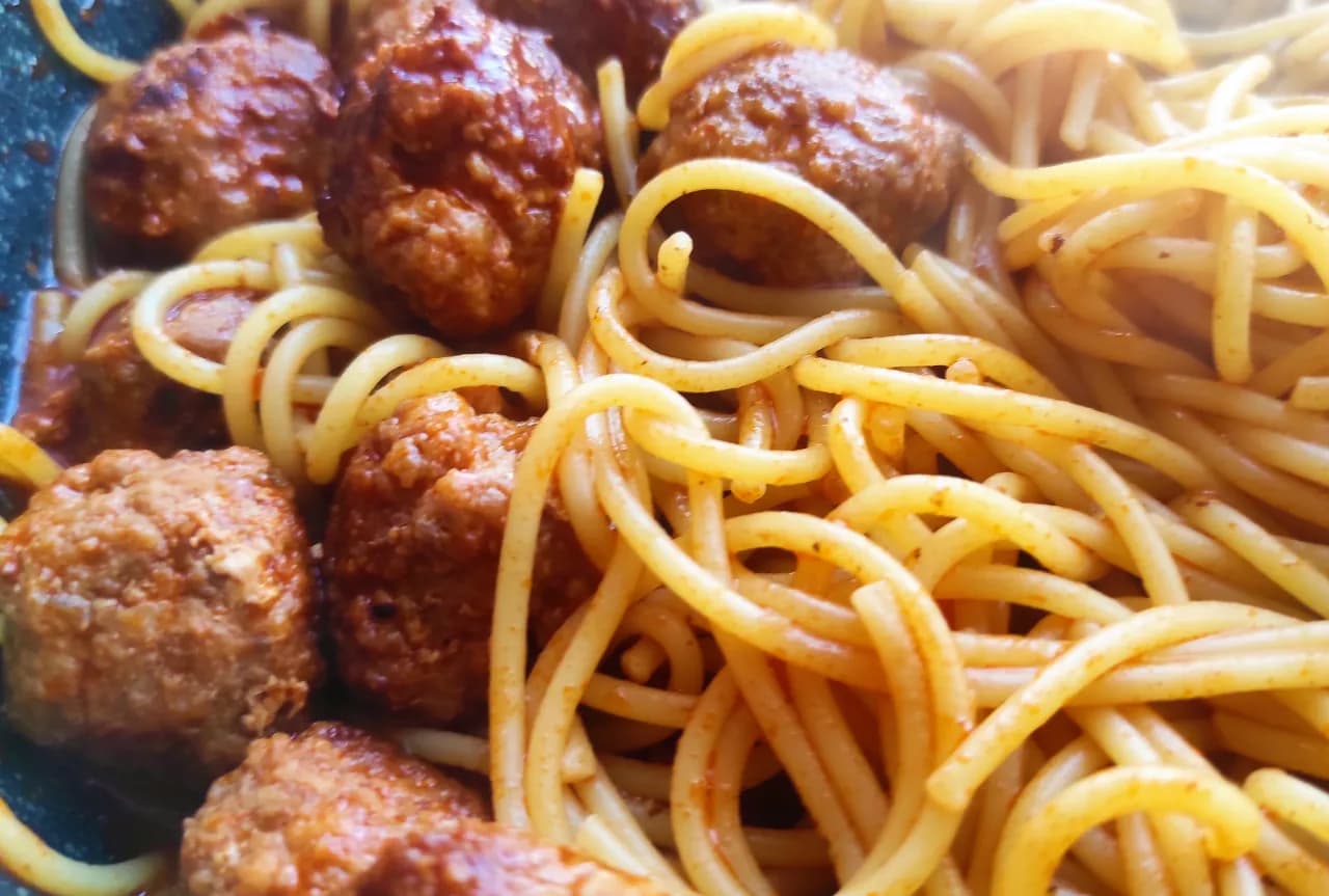 Najlepszy przepis na spaghetti z klopsikami, który pokochasz na zawsze
