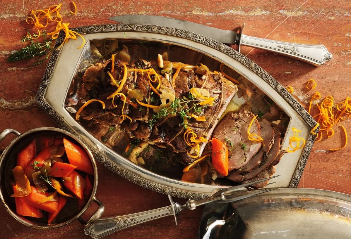 Jak zrobić pieczeń z cielęciny, aby była soczysta i aromatyczna