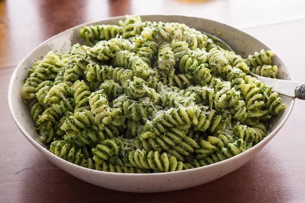 Makaron ze szpinakiem jak zrobić - prosty przepis na pyszne danie