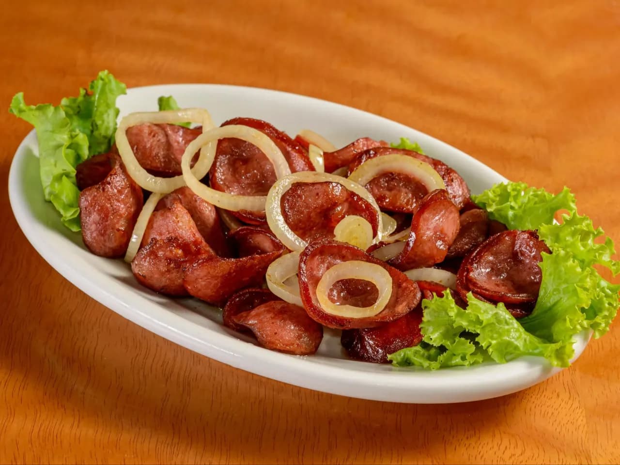 Jak wędzimy kiełbasę: proste kroki do idealnego smaku wędliny