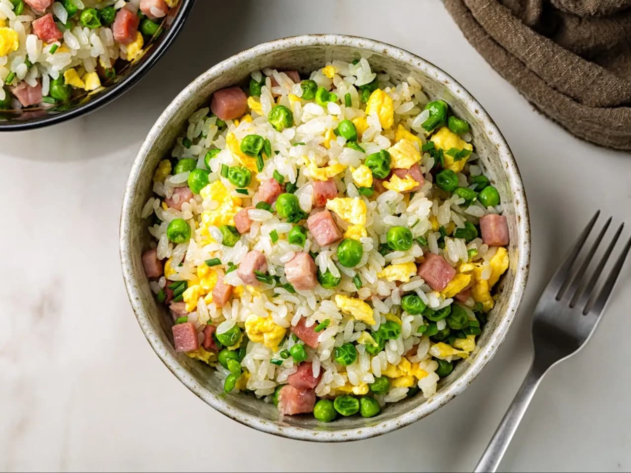 Pomysły na dania z ugotowanego ryżu, które zaskoczą Twoje kubki smakowe