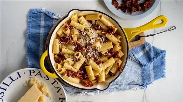 Z czym można jeść makaron? Pyszne pomysły na idealne połączenia