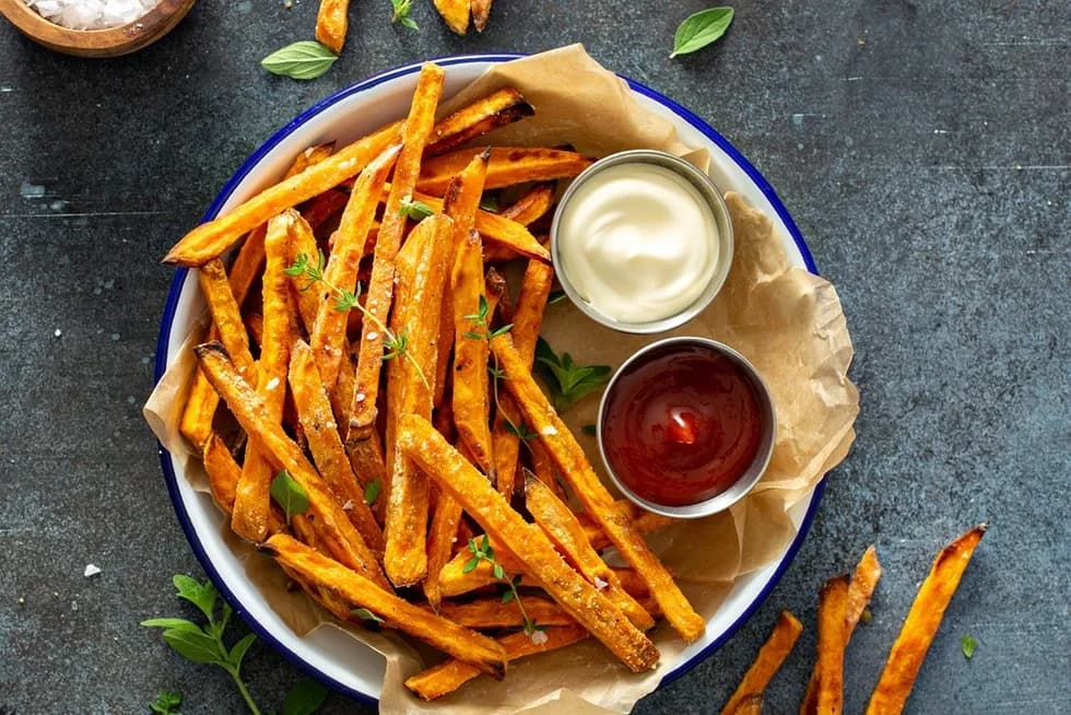 Ile piec frytki w frytkownicy beztłuszczowej, aby były idealne?