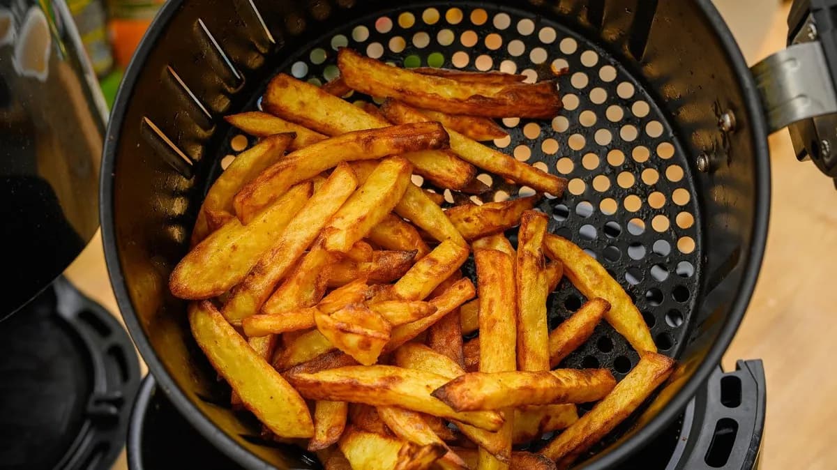 Jak pokroić ziemniaki na frytki, aby były idealnie chrupiące