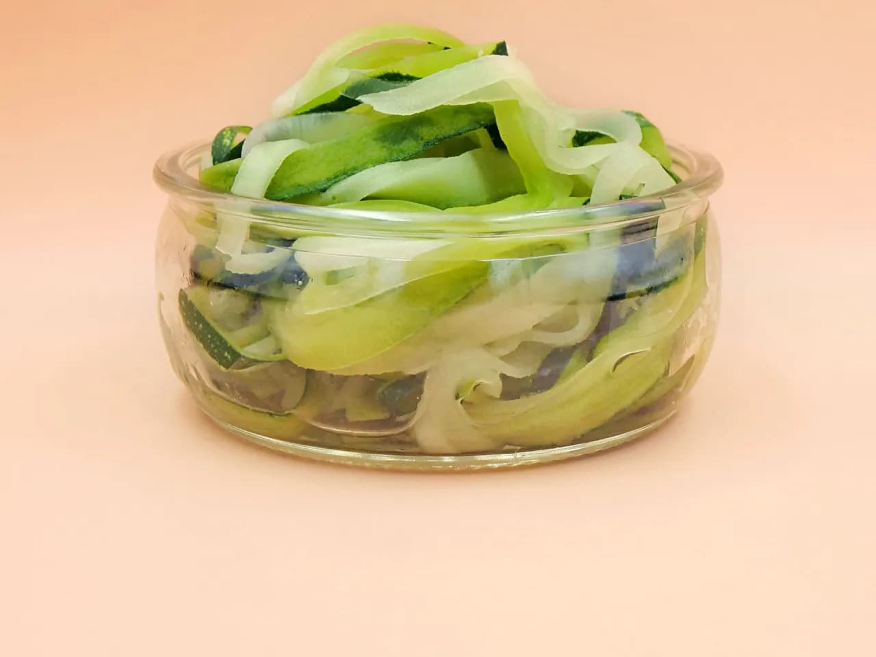 Jak zrobić makaron z cukinii - zdrowy przepis na niskokaloryczny posiłek