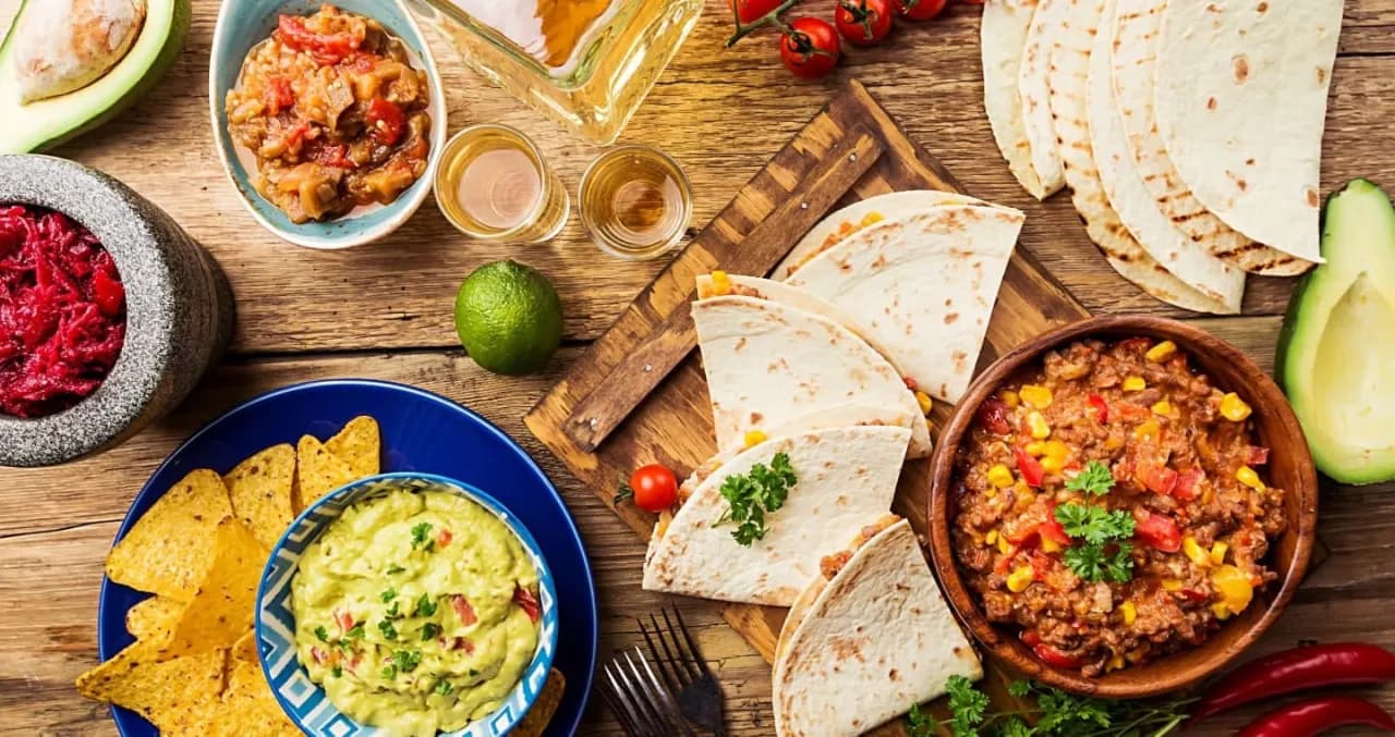 Pomysły na obiad z mięsem, które zaskoczą Twoje kubki smakowe